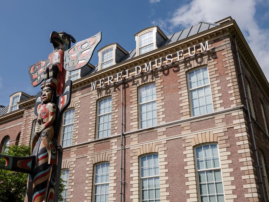 Totempaal bij Wereldmuseum Leiden