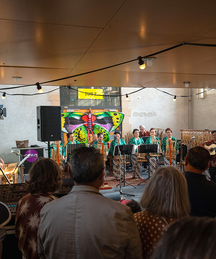 Muziek en dans tijdens Pasar Leiden