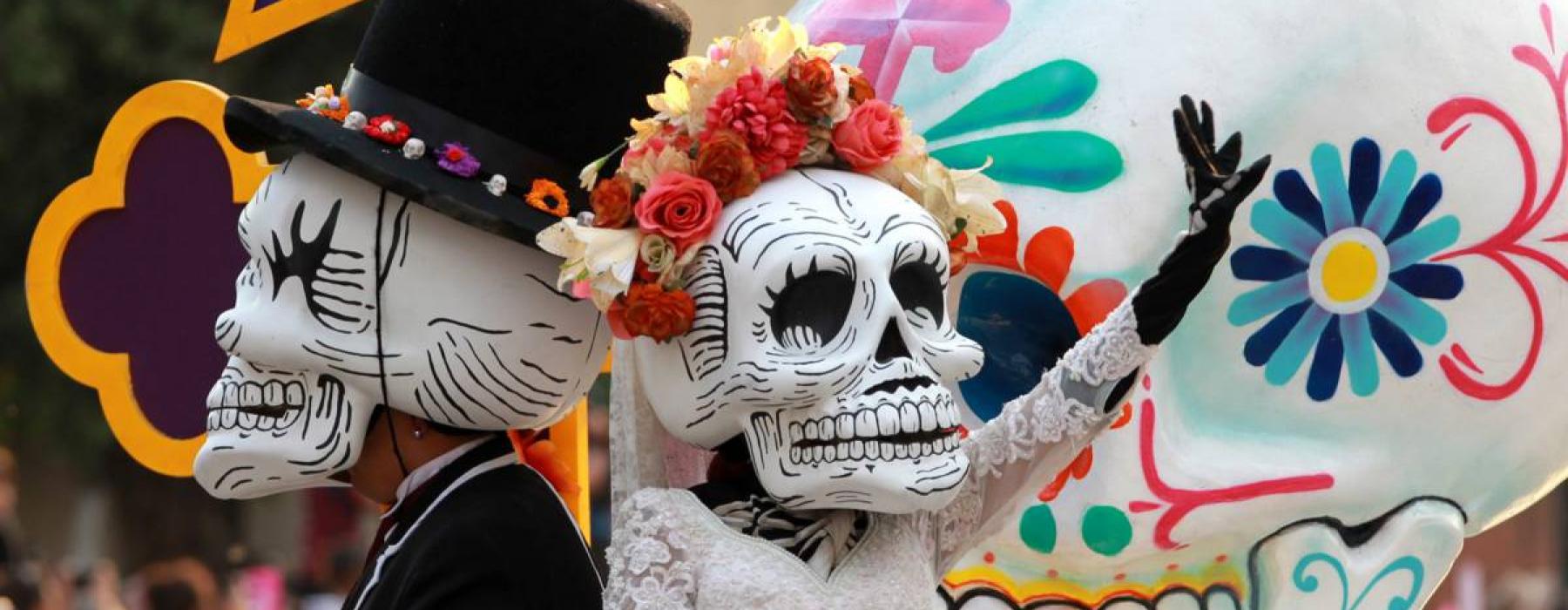 Parade tijdens Dia de los Muertos