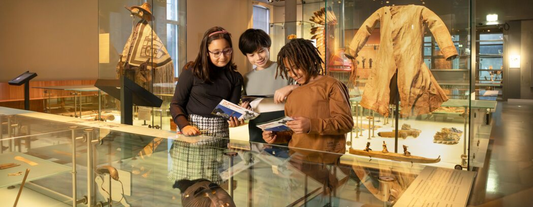 Kinderen in een tentoonstelling