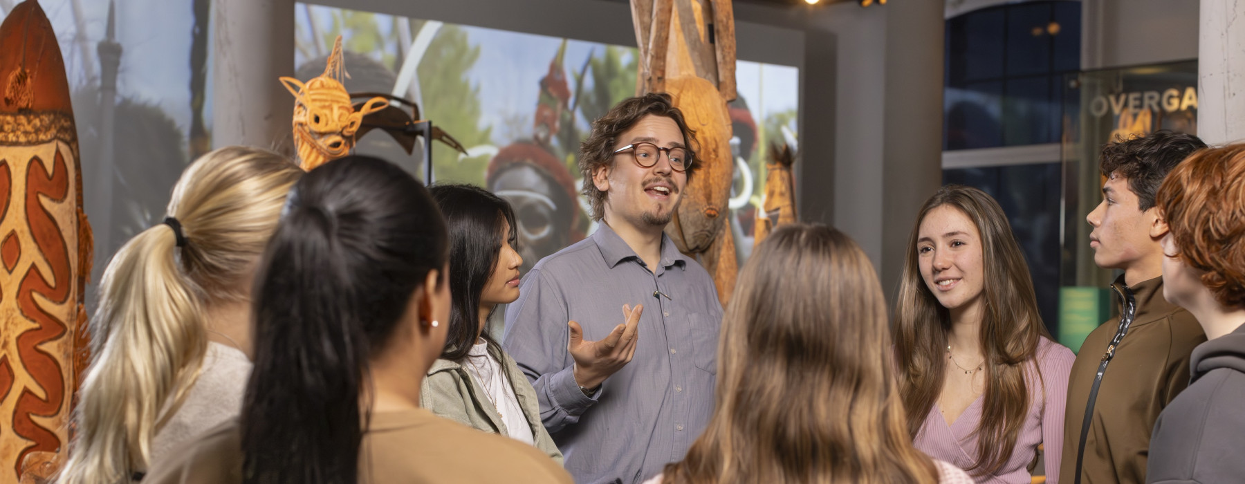 Schoolprogramma kolonialisme & nu in Wereldmuseum Leiden