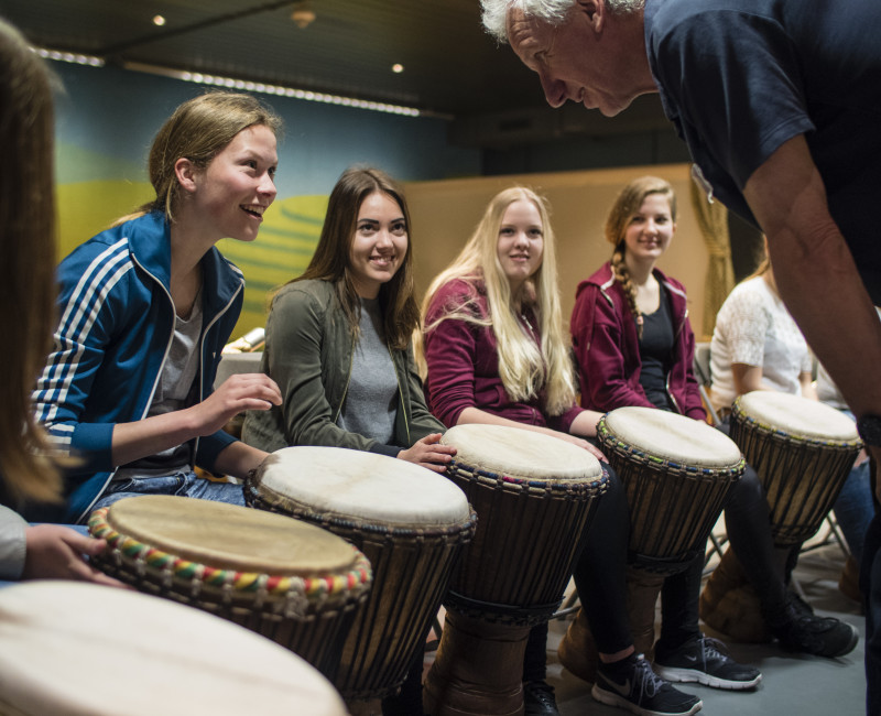 Wereld Ritme Vooraf Afgestemde Djembe 6 Inch Rainbow - Kleurrijke Handdrum