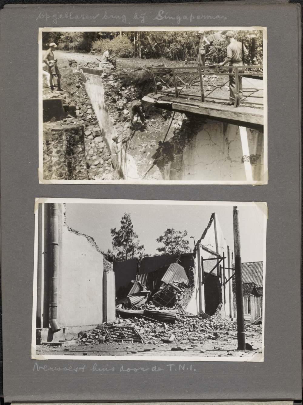 Pagina uit een fotoalbum van Cees Taillie met bijschriften van ‘een opgeblazen brug bij Singaparna’ (Java) (boven) en een ‘verwoest huis door de T.N.I.’(onder). TNI is Tentara Nasional Indonesia, het nationale leger van Indonesia, opgericht in 1945. (TM-ALB-1742-6) © Erven C.J. Taillie